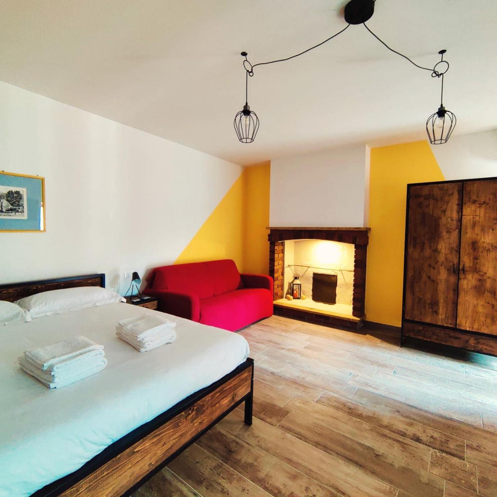 La Volpe Rossa Rooms And Apartments San Felice del Benaco Exterior photo